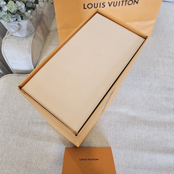 Brand new Louis Vuitton empty gift set - Picture 5 of 16
